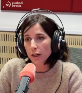 Euskadi Irratiko Faktoria Saioan elkarrizketatu zuten Gatai proiektuko Ursula eta Amaia